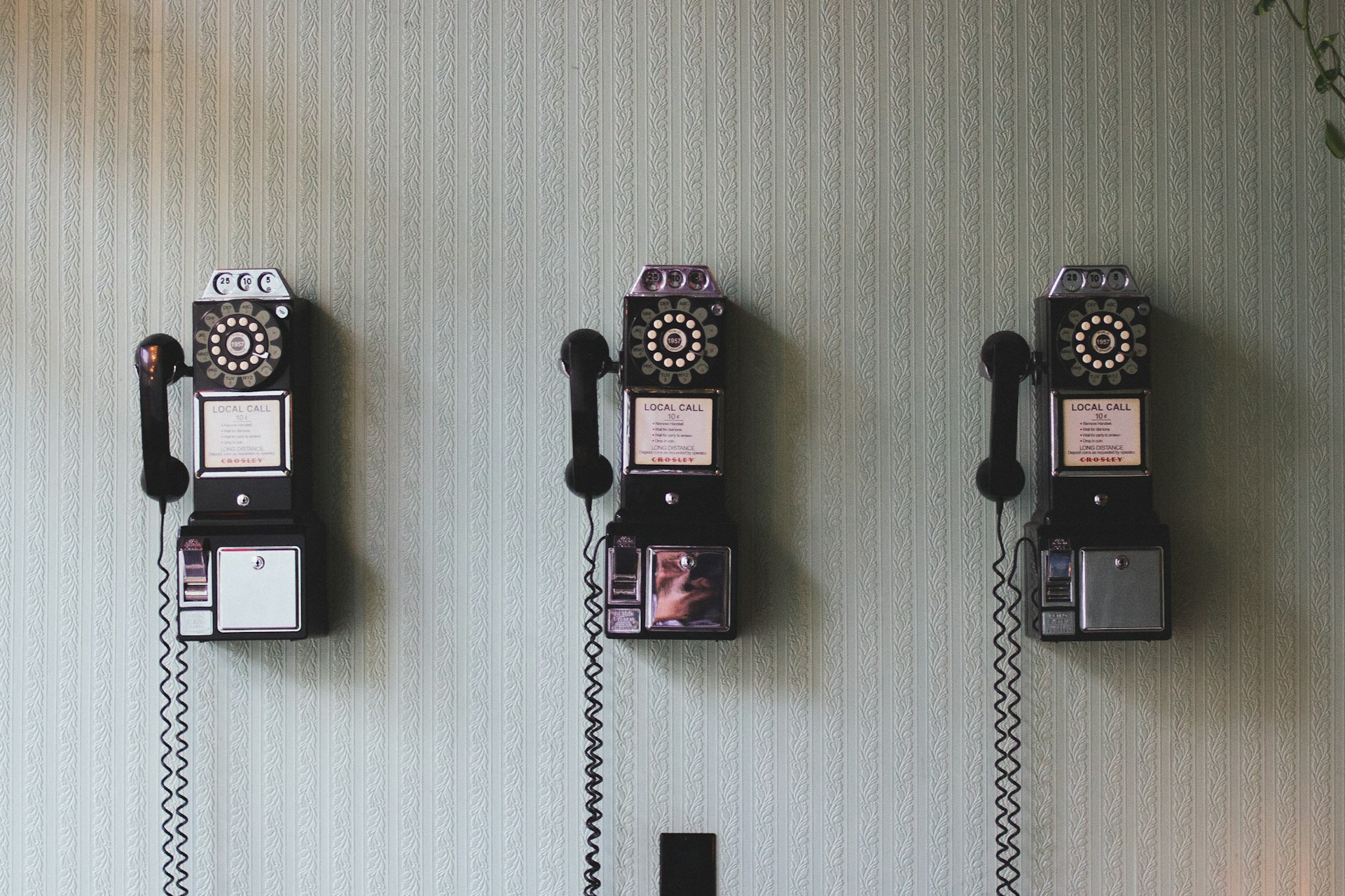 Jaka jest różnica pomiędzy call i bind w Javascript?